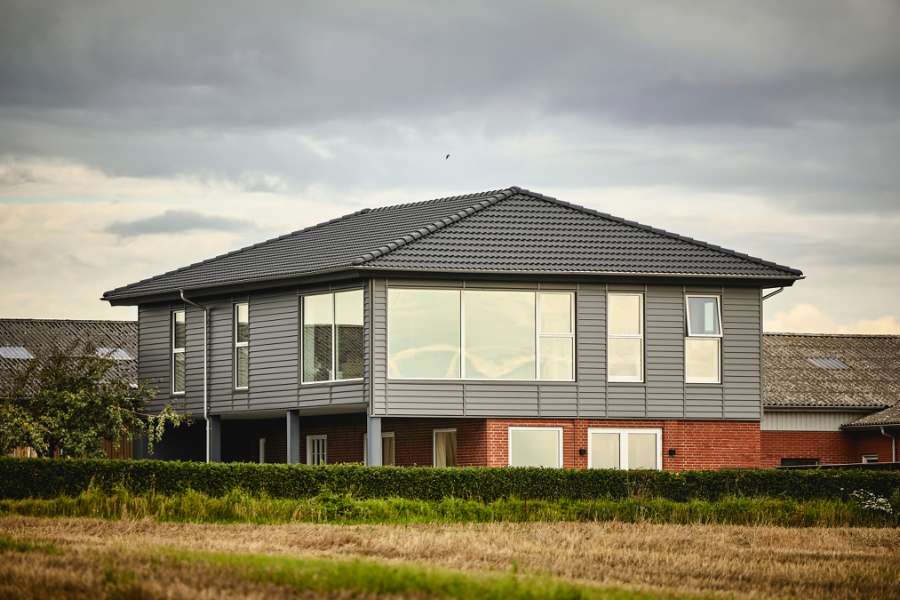 Altes Bauernhaus erhält neues Leben durch hochwertige Fassadenprofile, Aalborgvej 214, 7742 Vesløs, Dänemark